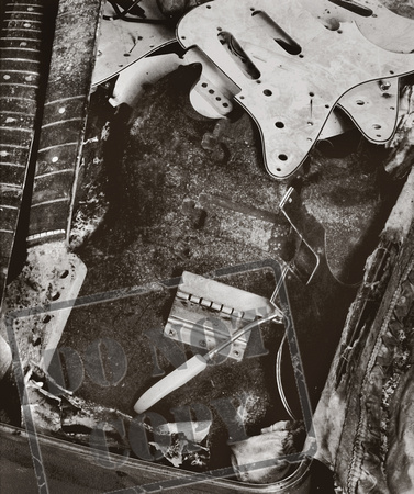 pete_ townshend_smashed_ guitars
